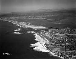 The location of the beach next to other attraction The location of the beach next to other attractions is another factor that keeps it busy. One can hop from Mission Beach to Pacific Beach, Ocean Beach